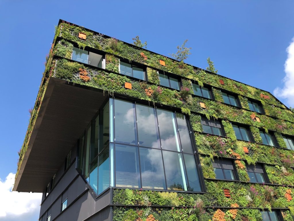 découvrez les principes de l'architecture durable et ses pratiques respectueuses de l'environnement pour construire un avenir éco-responsable.