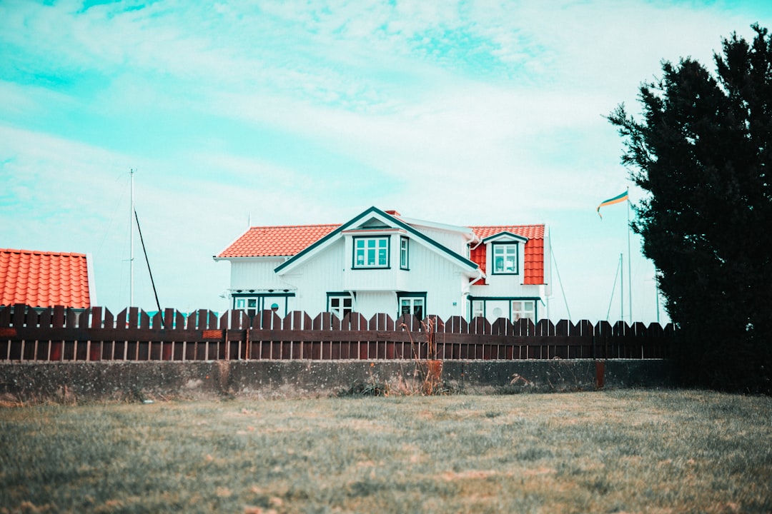 découvrez les étapes clés pour acheter une maison directement auprès d'un particulier, avec nos conseils pratiques pour réussir votre transaction immobilière en toute sérénité.