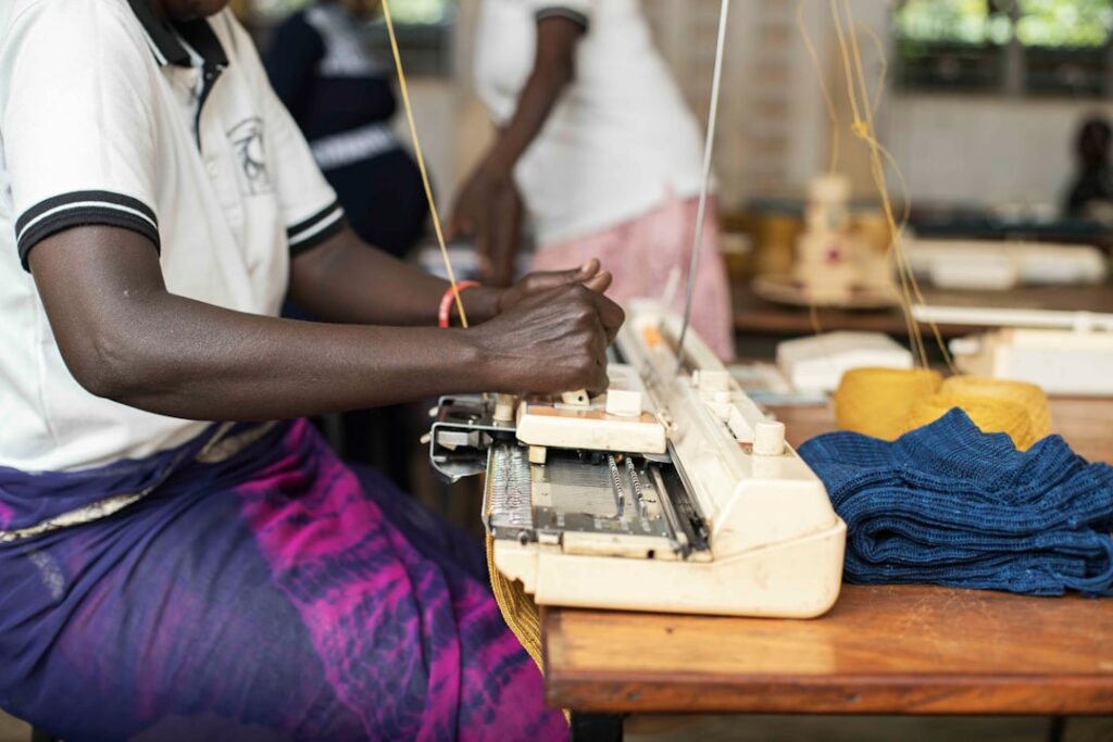 découvrez l'art du travail manuel et l'excellence du savoir-faire traditionnel à travers notre sélection d'objets uniques, conçus avec passion et précision.