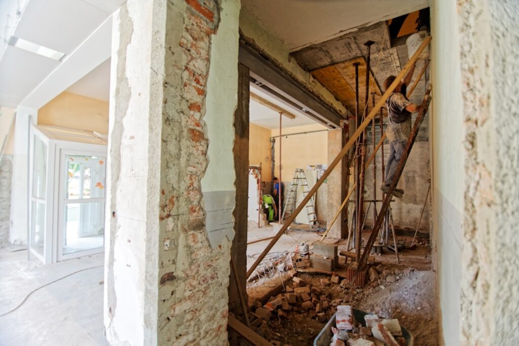 découvrez nos services de rénovation de maison pour transformer votre intérieur avec qualité et expertise. de la conception à la réalisation, faites confiance à nos professionnels.