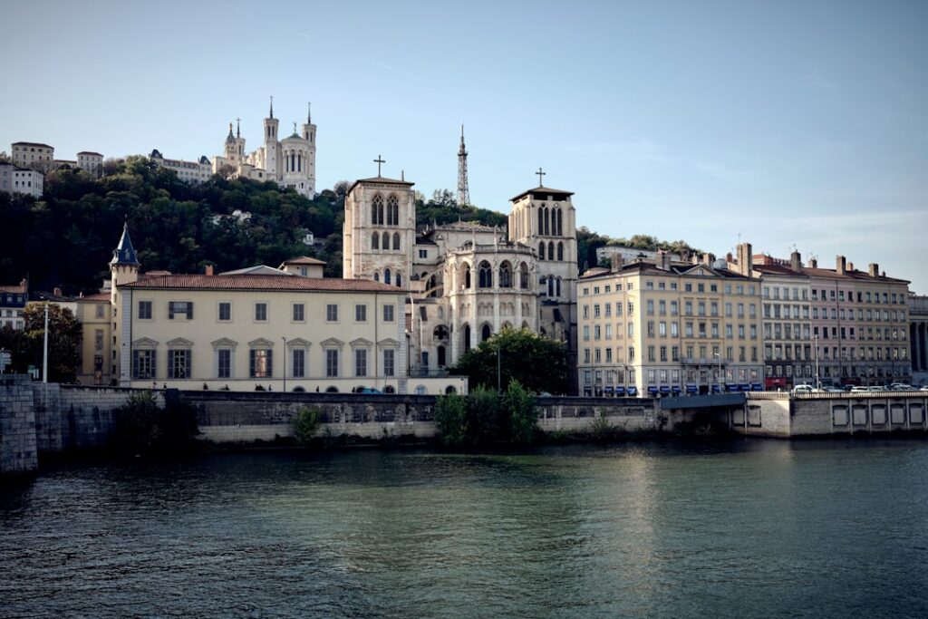 découvrez rhône heritage, votre guide incontournable pour explorer le patrimoine culturel, historique et naturel de la région rhône. plongez au cœur des traditions et des paysages authentiques.